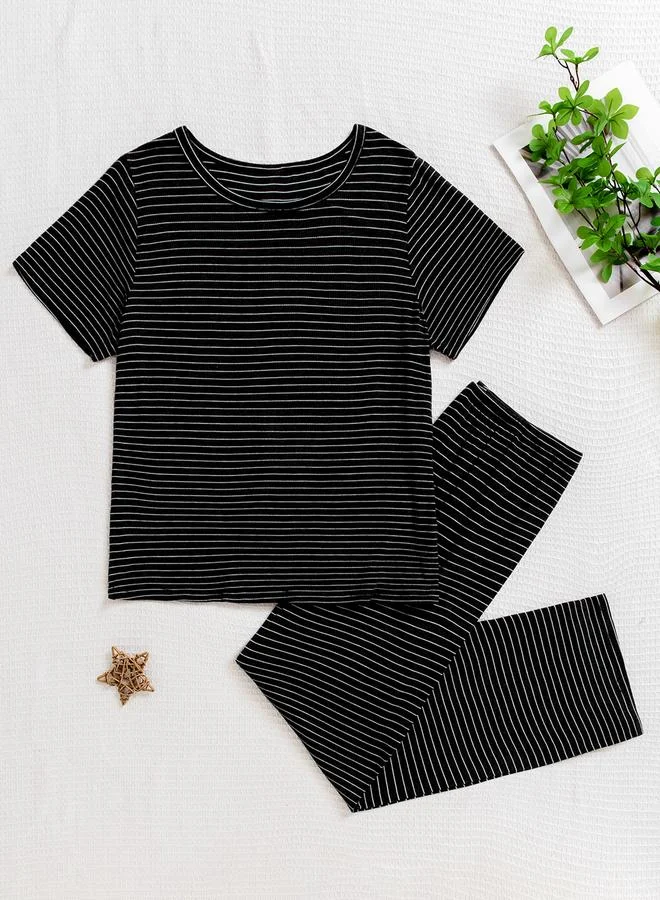 تايك تو طقم بلوزة بأكمام قصيرة وتفاصيل دانتيل وبنطال بيجاما